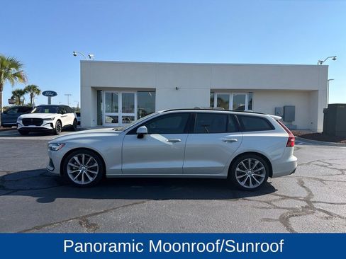 Used 2020 Volvo V60 T5 Momentum FWD image 3