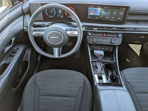 Used 2025 Hyundai Santa Cruz SE image 10