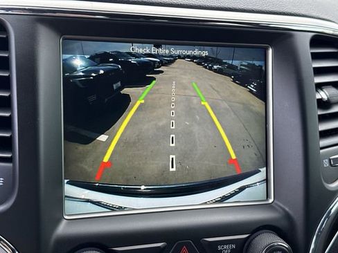 Used 2018 Jeep Grand Cherokee Limited image 25