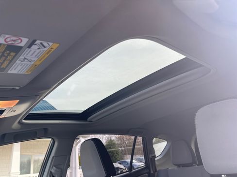 Used 2018 Toyota RAV4 XLE image 21