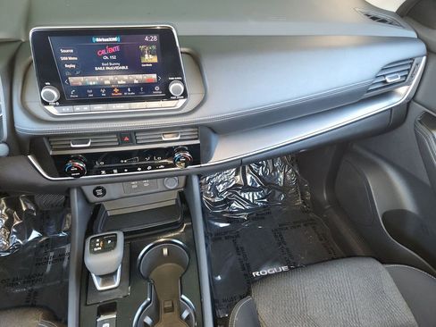 Used 2025 Nissan Rogue SV image 16