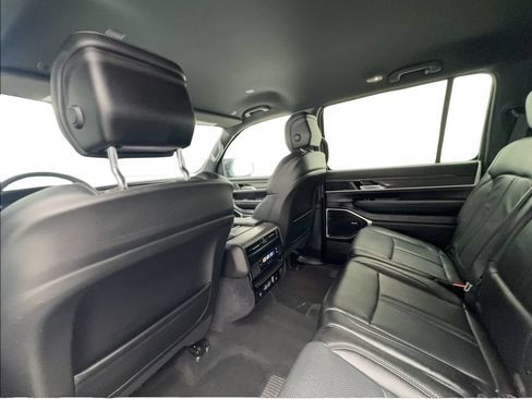Used 2024 Jeep Wagoneer L Series II RWD image 23