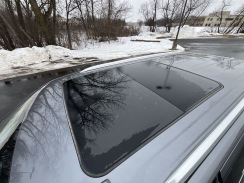 Used 2021 Chevrolet Tahoe Premier w/ Premium Package image 12