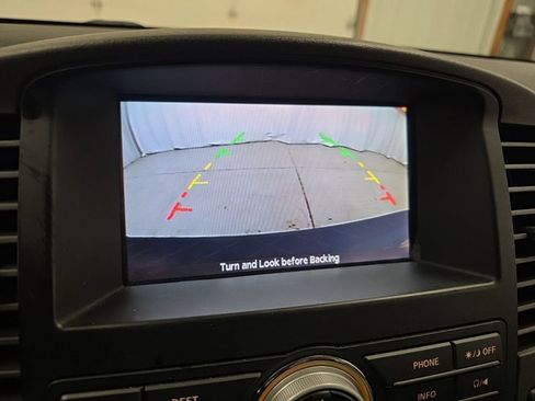 Used 2012 Nissan Pathfinder LE AWD/4WD image 18