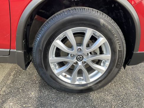 Used 2019 Nissan Rogue SV image 14