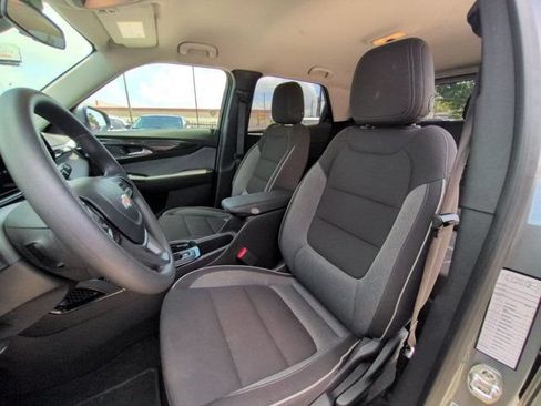 Used 2025 Chevrolet TrailBlazer LT AWD/4WD image 24