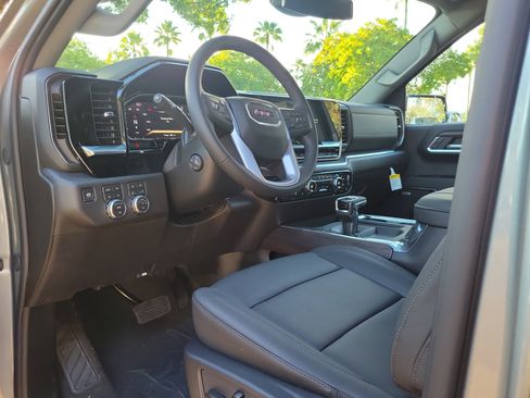 New 2026 GMC Sierra 1500 SLT w/ SLT Premium Package image 8