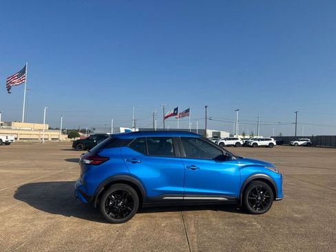 Used 2023 Nissan Kicks SR w/ SR Premium Package FWD image 22