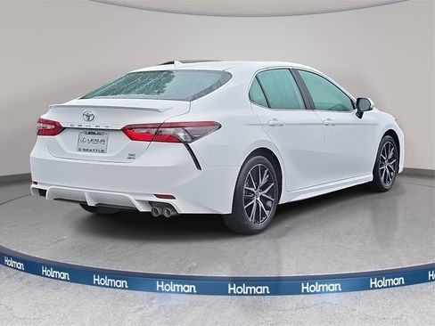 Used 2024 Toyota Camry SE image 6