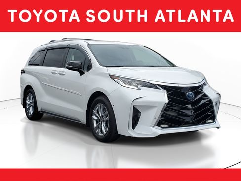 Used 2022 Toyota Sienna Limited image 1