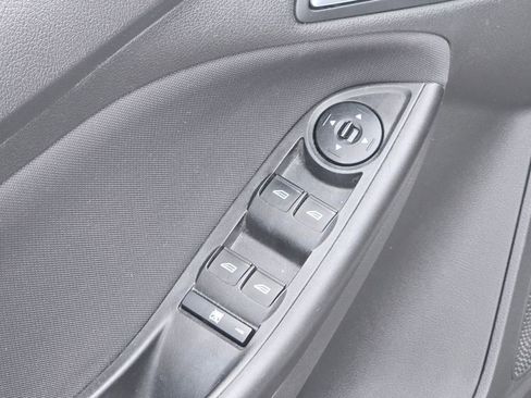 Used 2018 Ford Focus SE FWD image 17