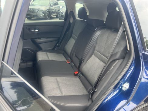 Used 2025 Nissan Rogue SV AWD/4WD image 14