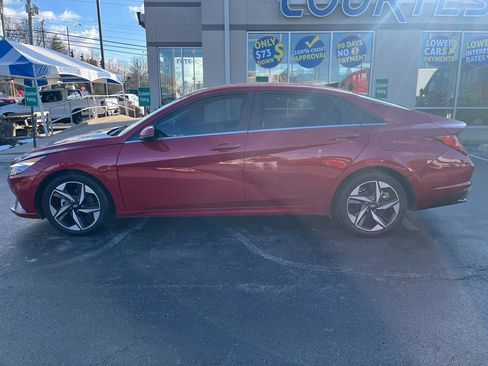 Used 2021 Hyundai Elantra Limited image 8