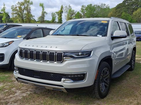 Used 2022 Jeep Wagoneer Series III w/ Flexible Seating Group image 3