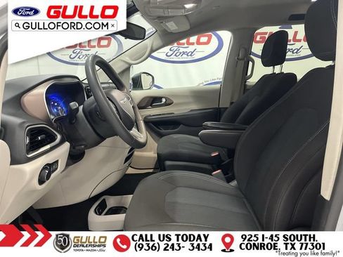 Used 2023 Chrysler Voyager LX FWD image 29