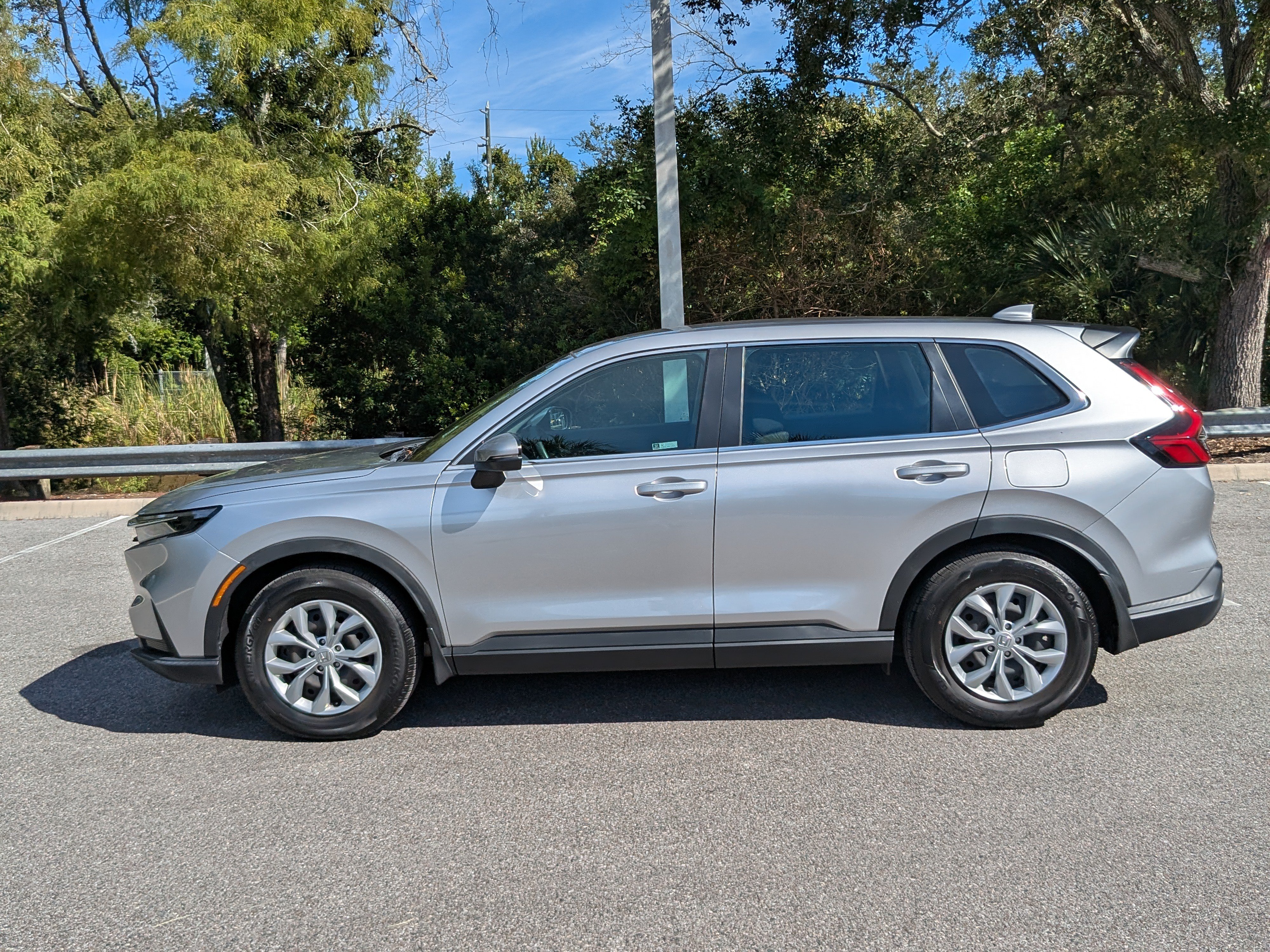 Used 2024 Honda CR-V LX image 4