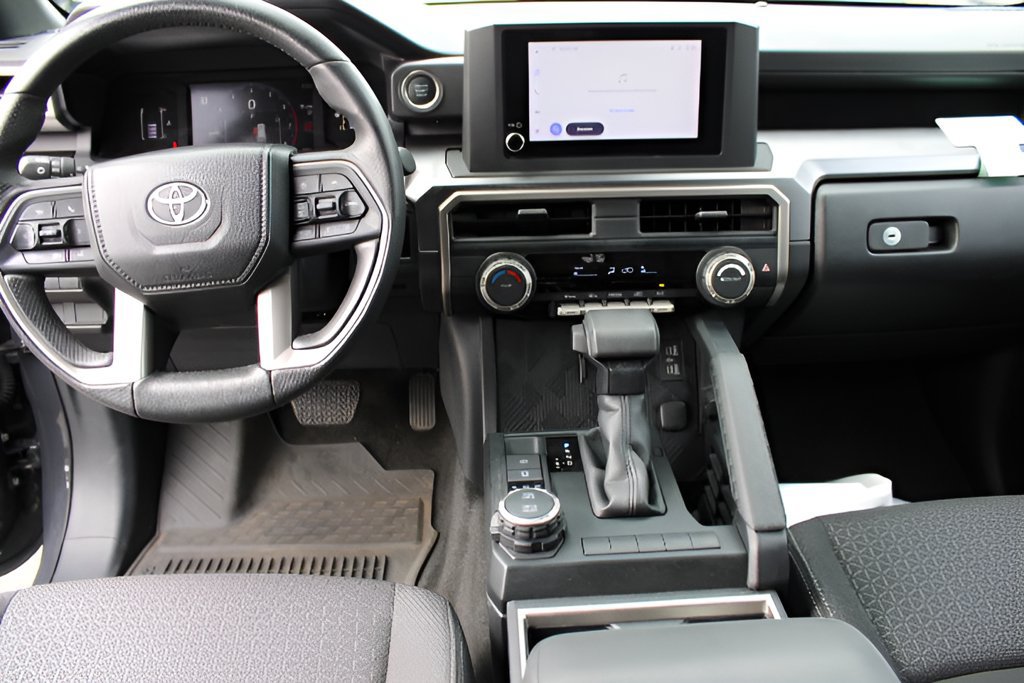 Used 2025 Toyota 4Runner SR5 AWD/4WD image 10