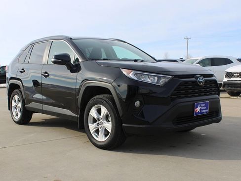 Used 2021 Toyota RAV4 XLE w/ XLE Grade Weather Package image 3