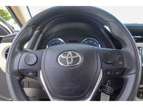 Used 2018 Toyota Corolla LE FWD image 14