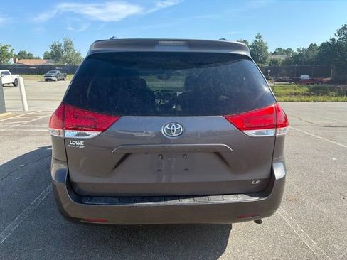 Used 2014 Toyota Sienna LE FWD image 4