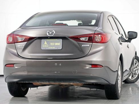 Used 2018 MAZDA MAZDA3 Sport w/ Preferred Equipment Package image 4