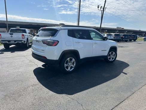 Used 2024 Jeep Compass Latitude image 6