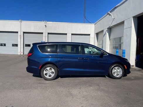 Used 2017 Chrysler Pacifica Touring Plus image 9