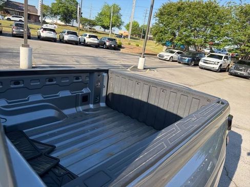 Used 2024 Chevrolet Colorado W/T RWD image 12