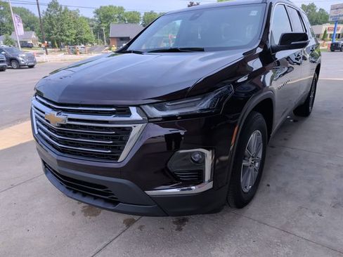 Used 2023 Chevrolet Traverse LT FWD image 4