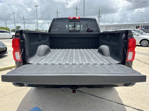 Used 2017 Chevrolet Silverado 1500 LTZ Z71 w/ LTZ Plus Package AWD/4WD image 8