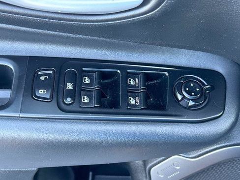 Used 2023 Jeep Renegade Latitude AWD/4WD image 15