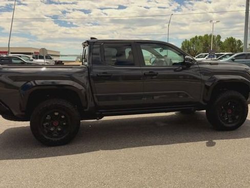Used 2025 Toyota Tacoma TRD Pro AWD/4WD image 9
