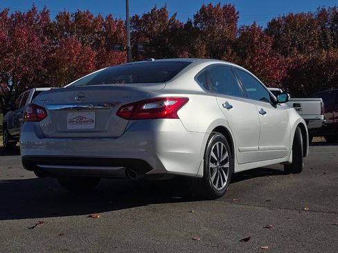 Used 2017 Nissan Altima 2.5 SV w/ Convenience Package image 14