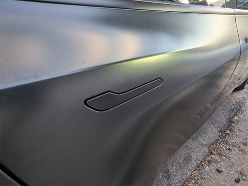 Used 2022 Tesla Model Y Long Range image 16