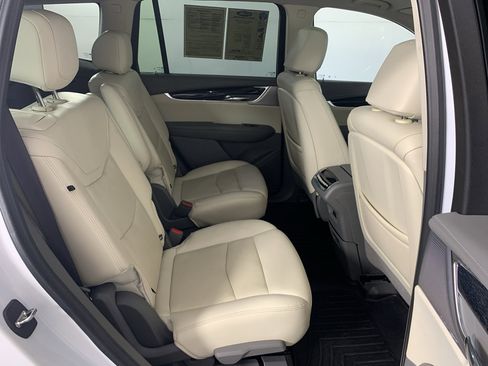 Used 2023 Cadillac XT6 Premium Luxury FWD image 41