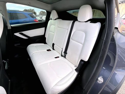 Used 2021 Tesla Model Y Long Range image 20
