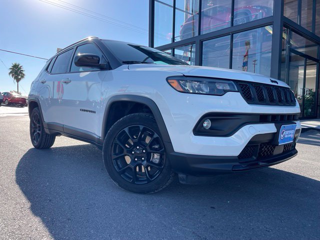 Used 2023 Jeep Compass Latitude AWD/4WD image 1
