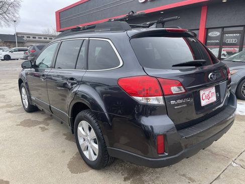 Used 2011 Subaru Outback 2.5i Limited image 3