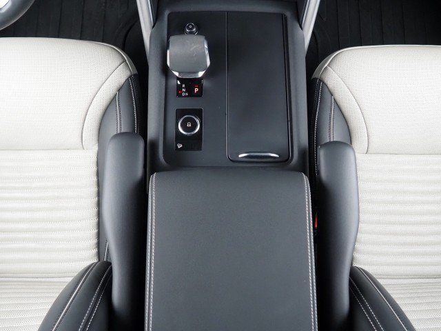 Used 2024 Land Rover Discovery Dynamic SE AWD/4WD image 23