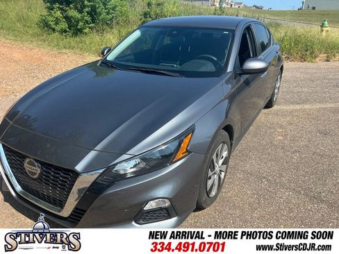 Used 2022 Nissan Altima 2.5 S FWD image 3