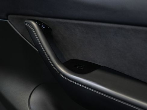 Used 2021 Tesla Model Y Long Range image 23