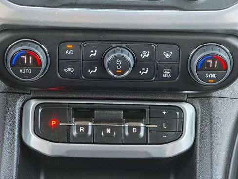 Used 2023 GMC Acadia SLT w/ Elevation Edition image 16