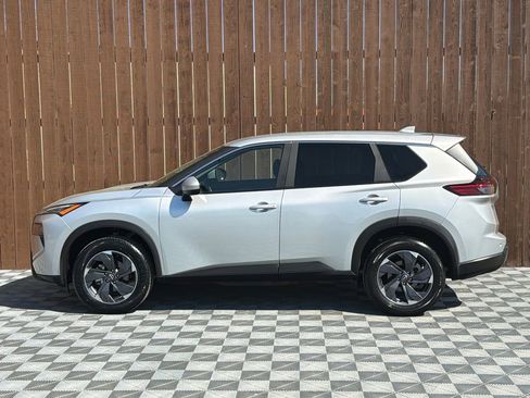 Used 2025 Nissan Rogue SV image 12