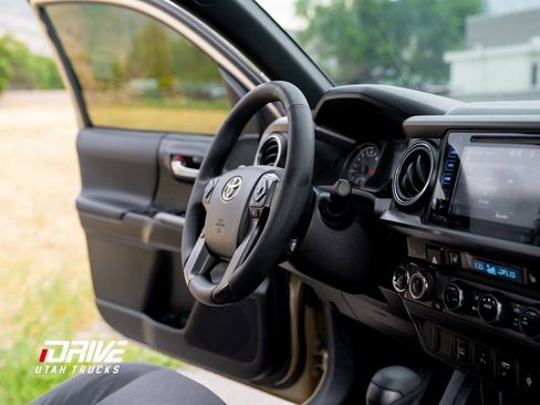 Used 2016 Toyota Tacoma TRD Off-Road image 19