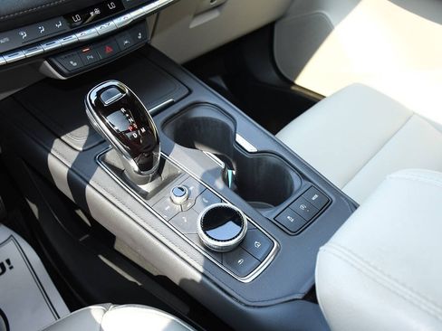 Used 2023 Cadillac XT4 Luxury w/ Cold Weather Package FWD image 40