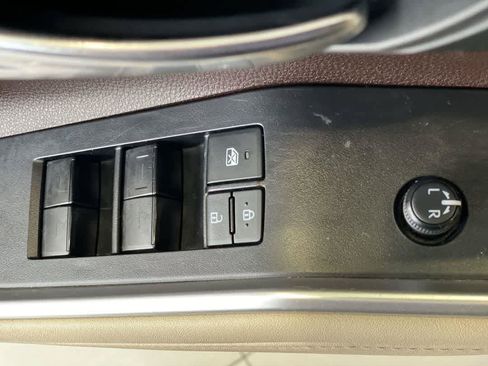 Used 2022 Toyota Highlander XLE AWD/4WD image 16