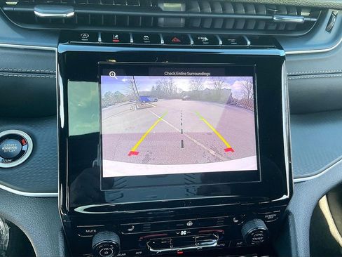 New 2025 Jeep Grand Cherokee L Laredo w/ Luxury Tech Group I image 13