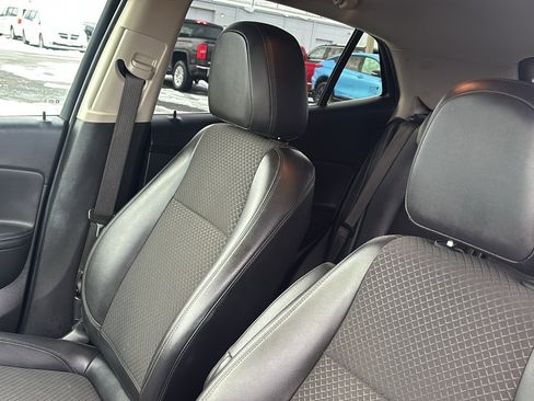 Used 2022 Buick Encore Preferred w/ Safety Package image 22