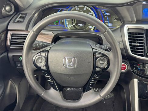 Used 2017 Honda Accord Touring image 19