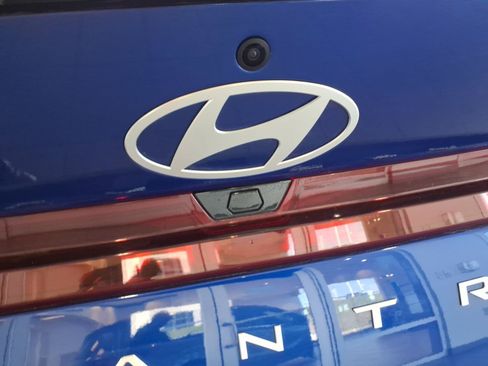 Certified 2025 Hyundai Elantra Sport FWD image 17